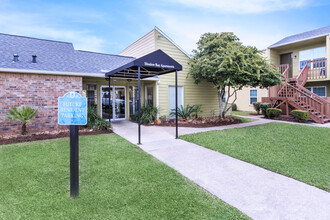 shadow Bay Apartments in Bay City, TX - Building Photo - Building Photo
