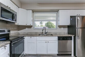 421 SW 64th Way in Pembroke Pines, FL - Building Photo - Building Photo