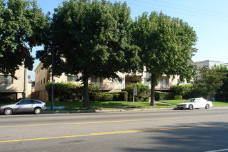 15119-15125 Burbank Blvd in Van Nuys, CA - Building Photo - Building Photo