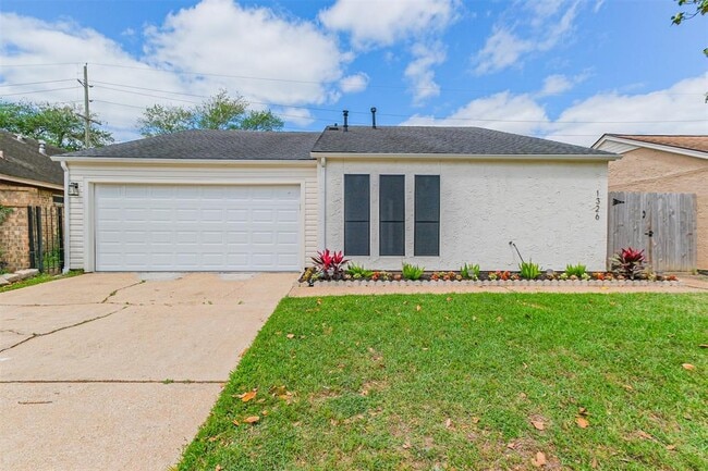 1326 Forest Home Dr in Houston, TX - Building Photo - Building Photo