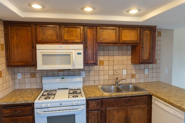 424 W Robertson Rd in Ridgecrest, CA - Building Photo - Building Photo