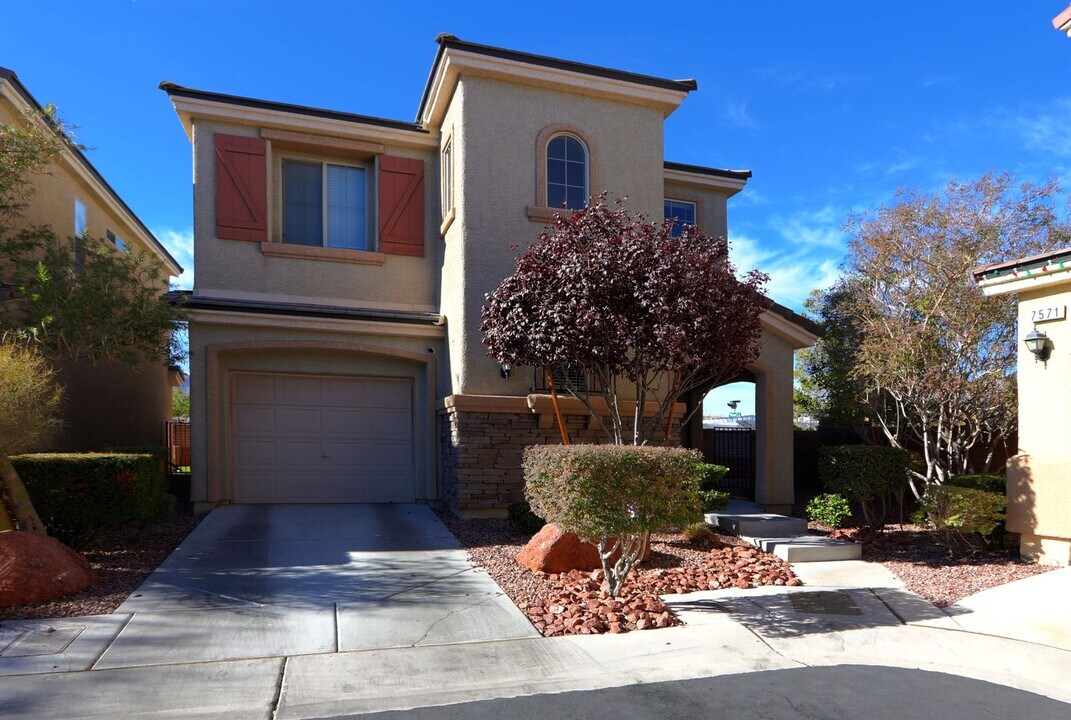 7567 Edgartown Harbor St in Las Vegas, NV - Building Photo