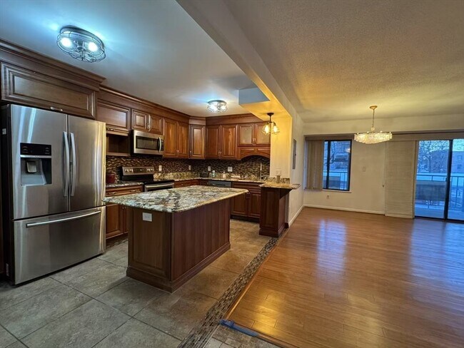 30 Stearns Rd, Unit 104 in Brookline, MA - Building Photo - Building Photo
