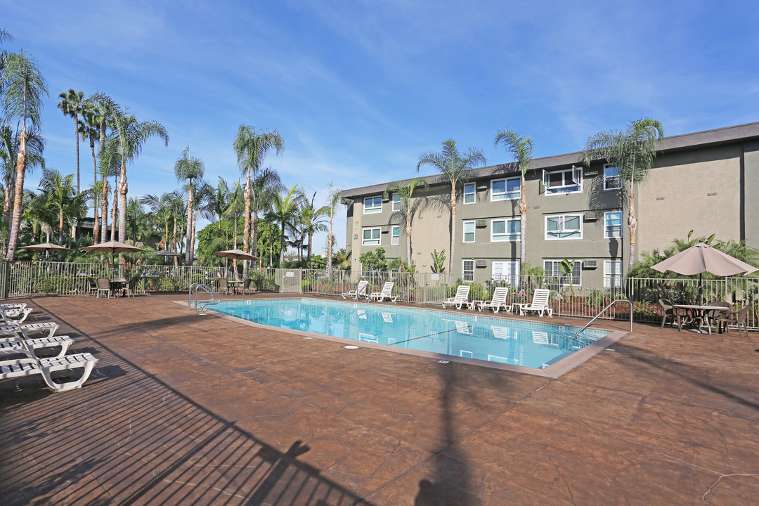 Nutwood East Apartments in Fullerton, CA - Building Photo