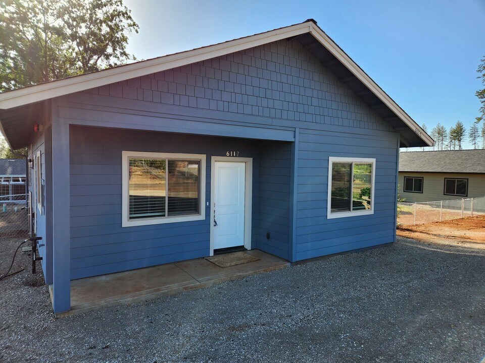 6117 Lois Dr in Paradise, CA - Building Photo