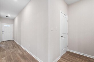 100 Babblebrook Way in Hutto, TX - Building Photo - Building Photo