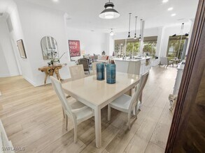 6876 Redbay Park Rd in Naples, FL - Building Photo - Building Photo