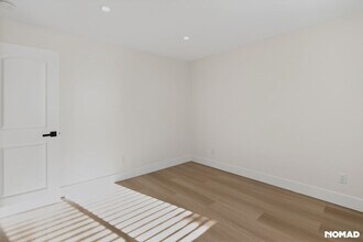 212 E Florence Ave in Anaheim, CA - Foto de edificio - Building Photo