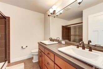 1313 Brooklyn Walk NE in Issaquah, WA - Building Photo - Building Photo