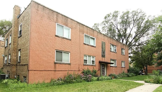 property at 2450 W Berwyn Ave