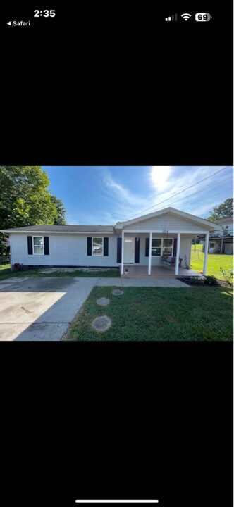 104 Millard St in Hurricane, WV - Building Photo