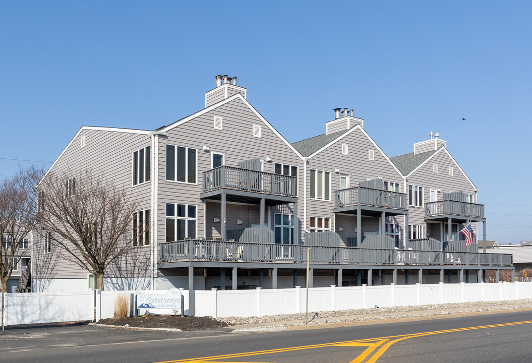 1184 Ocean Ave in Sea Bright, NJ - Building Photo