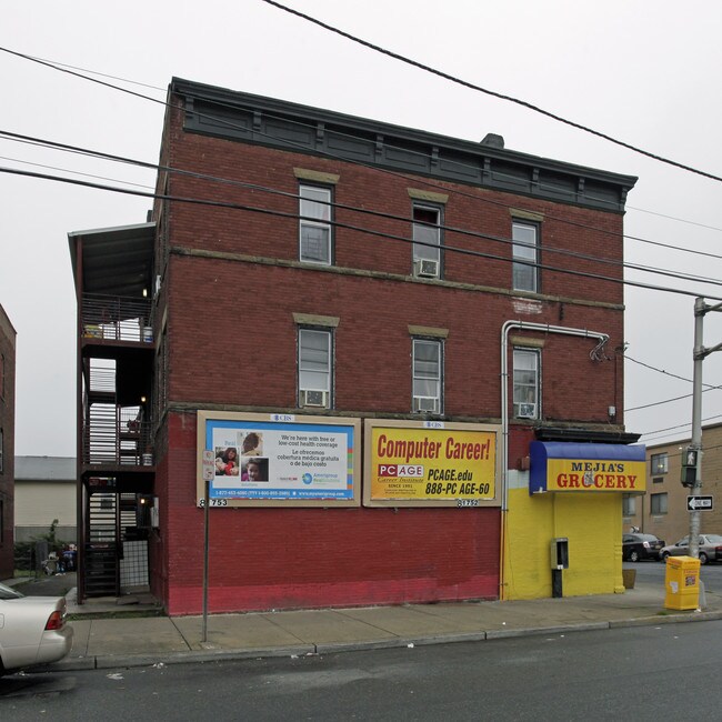 58 Hamilton Ave in Passaic, NJ - Building Photo - Building Photo