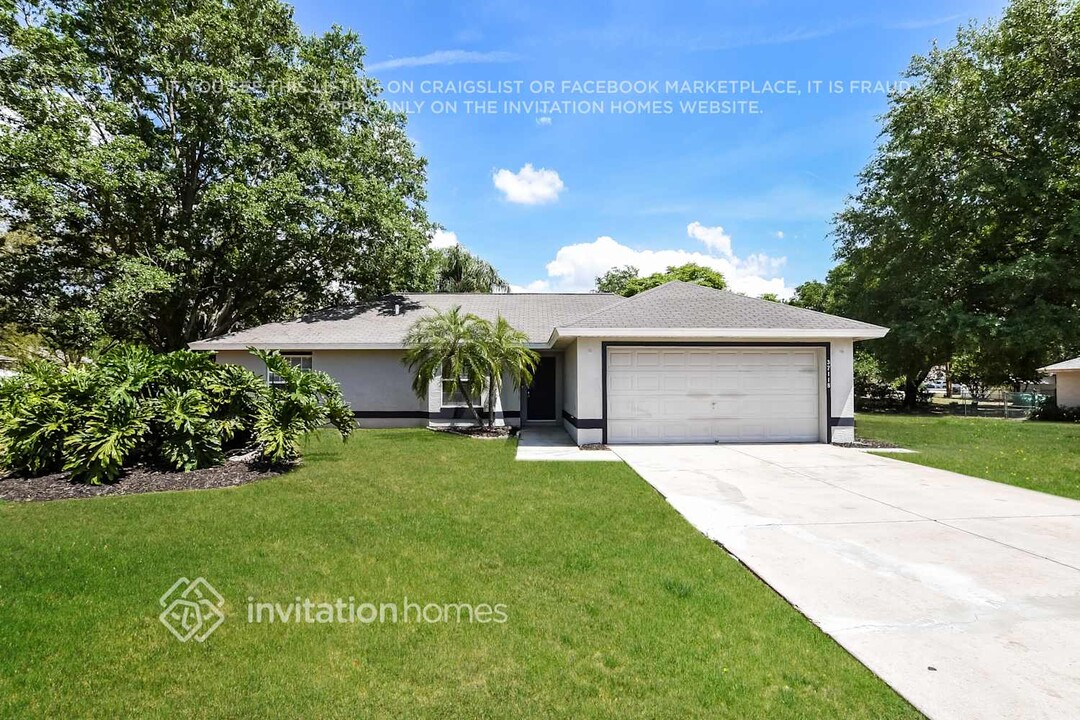 37118 Sandy Ln in Grand Island, FL - Building Photo