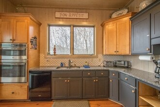 6 S Songbird Ct in Hendersonville, NC - Building Photo - Building Photo