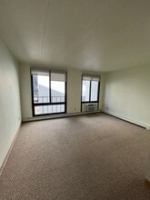 7290 W Dean Rd in Milwaukee, WI - Building Photo - Building Photo