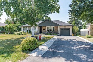 37 Donn Ave in Hamilton, ON - Building Photo