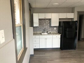 3836 Chartiers Ave in Pittsburgh, PA - Building Photo