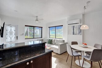333 Walnut St in Hollywood, FL - Building Photo - Building Photo