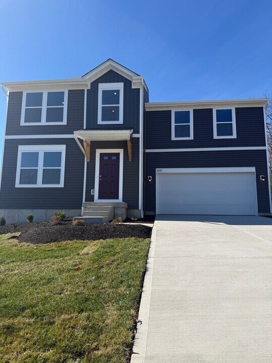 8520 Noelle Dr in Cincinnati, OH - Building Photo