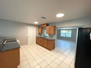 3883 Hawkeye Cir in Sarasota, FL - Building Photo - Building Photo