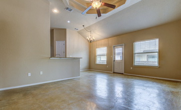 1042 Carolyn Cv in New Braunfels, TX - Building Photo - Interior Photo