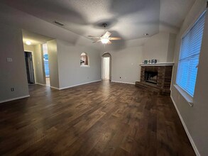 6205 14th St in Lubbock, TX - Foto de edificio - Building Photo