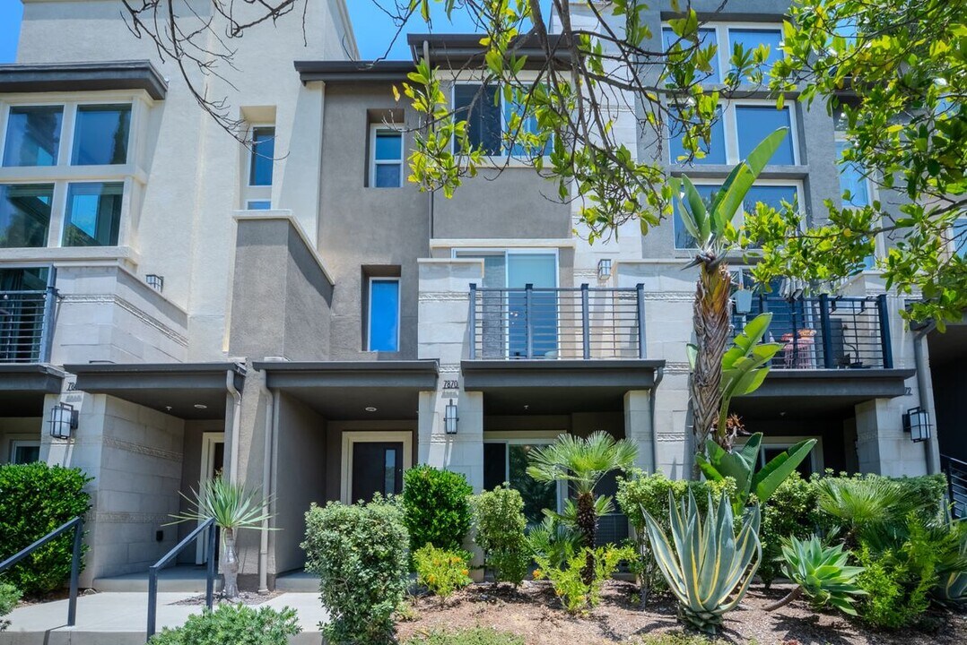 7870 Civita Blvd in San Diego, CA - Building Photo