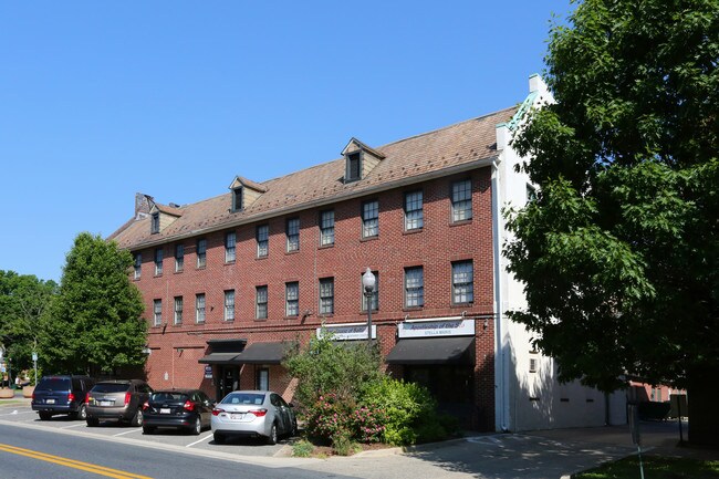 Dundalk Village in Baltimore, MD - Building Photo - Building Photo