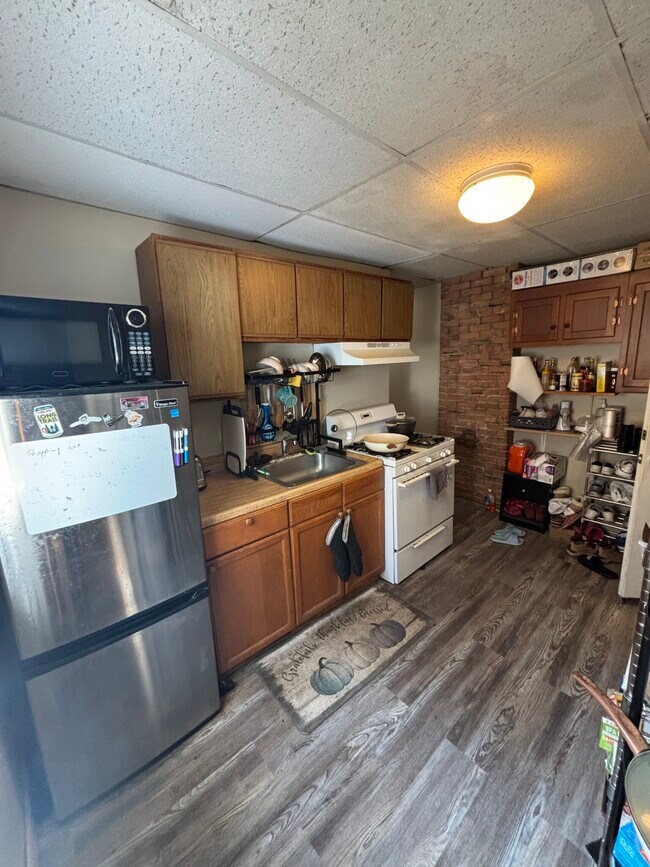 169 Windsor St, Unit 2