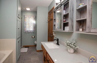 2831 SW Bingham Rd in Topeka, KS - Foto de edificio - Building Photo