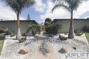 3434 Monroe St in Carlsbad, CA - Building Photo