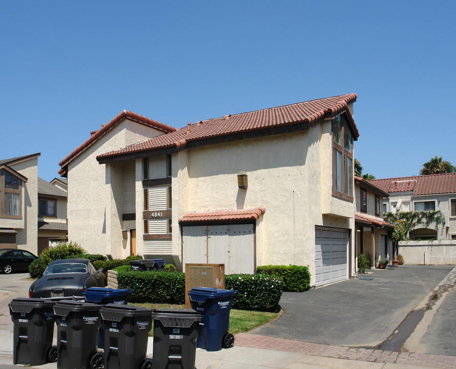 4841 King Cir in Huntington Beach, CA - Building Photo