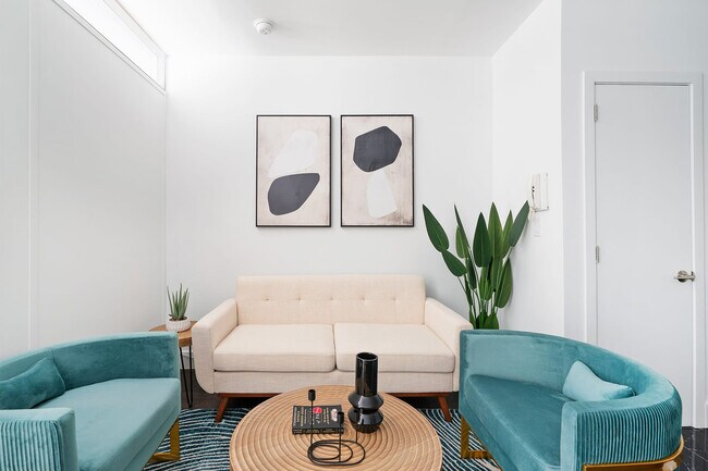 444 W 48th St