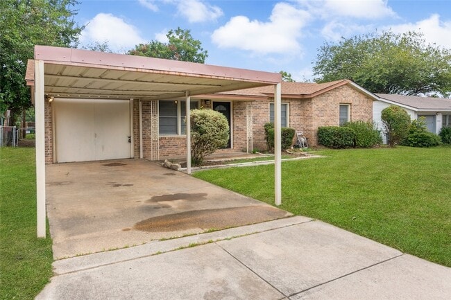 5229 Ira St in Haltom City, TX - Foto de edificio - Building Photo