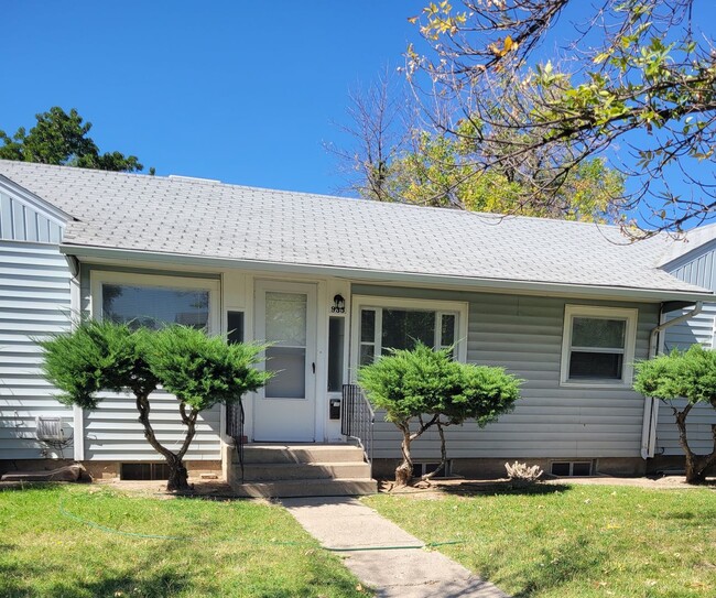 property at 935 N 10th St