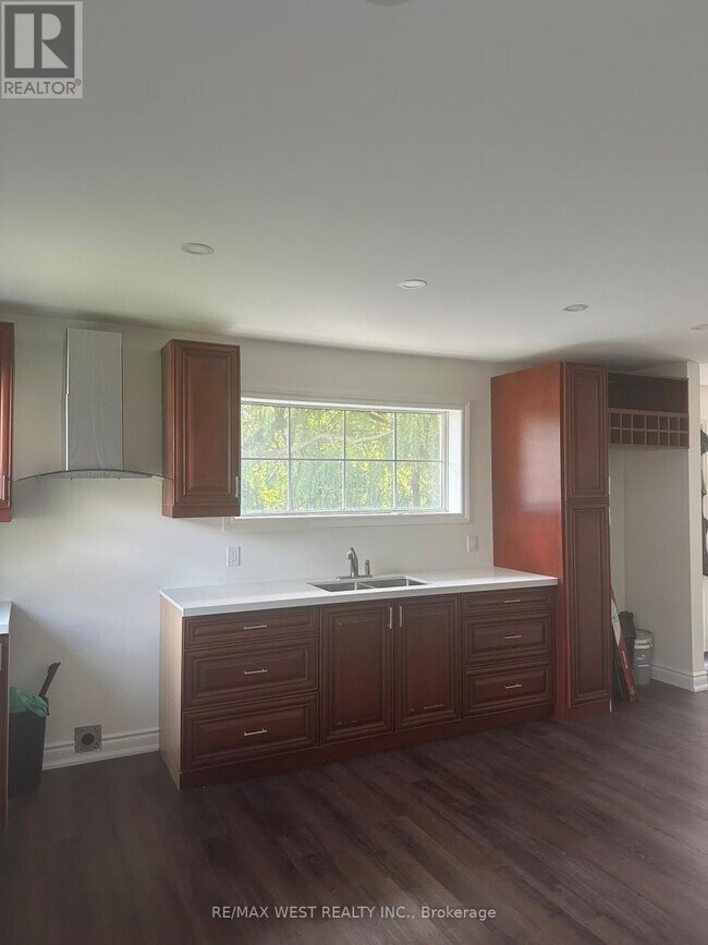 6398 Kingston Rd in Toronto, ON - Building Photo - Building Photo