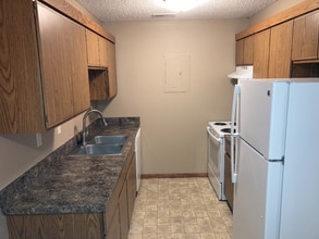 5100 Emerald Dr in Lincoln, NE - Building Photo - Building Photo