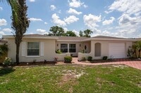 9816 Crofton Ln in Port Richey, FL - Foto de edificio - Building Photo