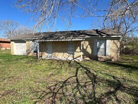 224 Stuart St in Richwood, TX - Building Photo