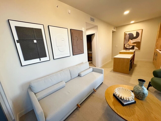 11 NE 6th St in Miami, FL - Building Photo - Building Photo