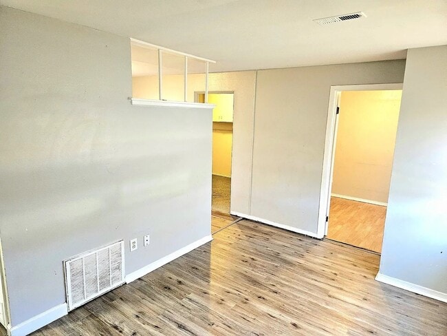 10325 Duke Dr in St. Louis, MO - Building Photo - Building Photo