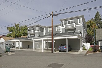728 in Coeur d'Alene, ID - Foto de edificio - Building Photo