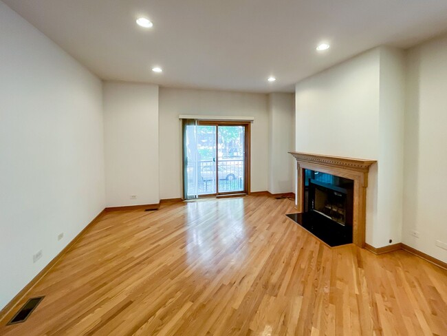 2722 N Wayne Ave, Unit 2717-1N in Chicago, IL - Building Photo - Building Photo