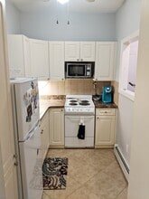 17 Hillside Ave in Blue Point, NY - Foto de edificio - Building Photo