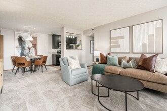 Summerview in Columbus, OH - Foto de edificio - Building Photo