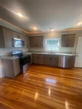 1809 Cranston St in Cranston, RI - Building Photo - Building Photo