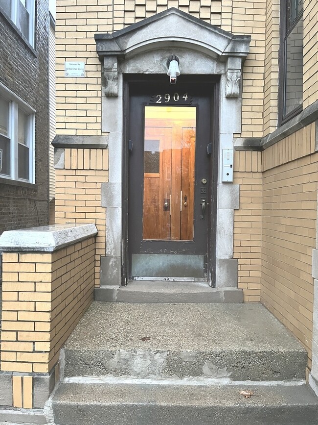 2904 N Linder Ave in Chicago, IL - Building Photo - Building Photo