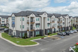 West 530 in Pryor, OK - Foto de edificio - Building Photo