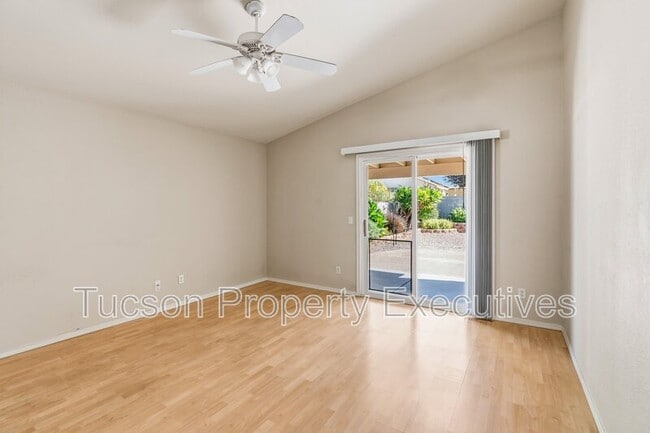 property at 13256 N Hammerstone Ln